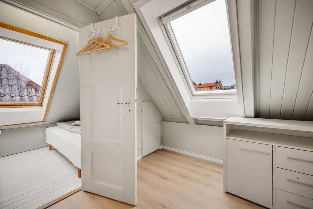 Dinbnb Homes I 4-Bedroom Historical House In Romantic Surroundings Берген Екстериор снимка
