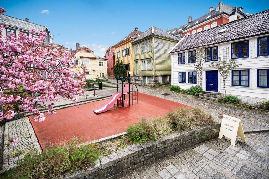 Dinbnb Homes I 4-Bedroom Historical House In Romantic Surroundings Берген Екстериор снимка